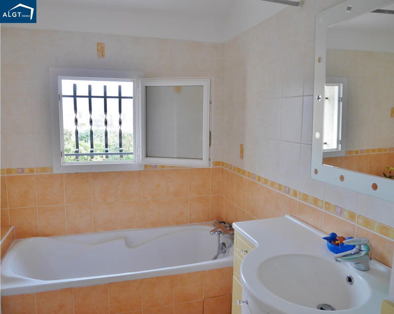 Villa - 192 m² - 8 pièces