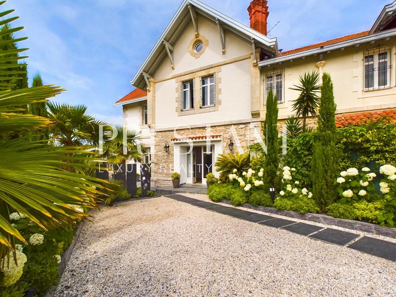 Maison - 193 m² - 7 pièces