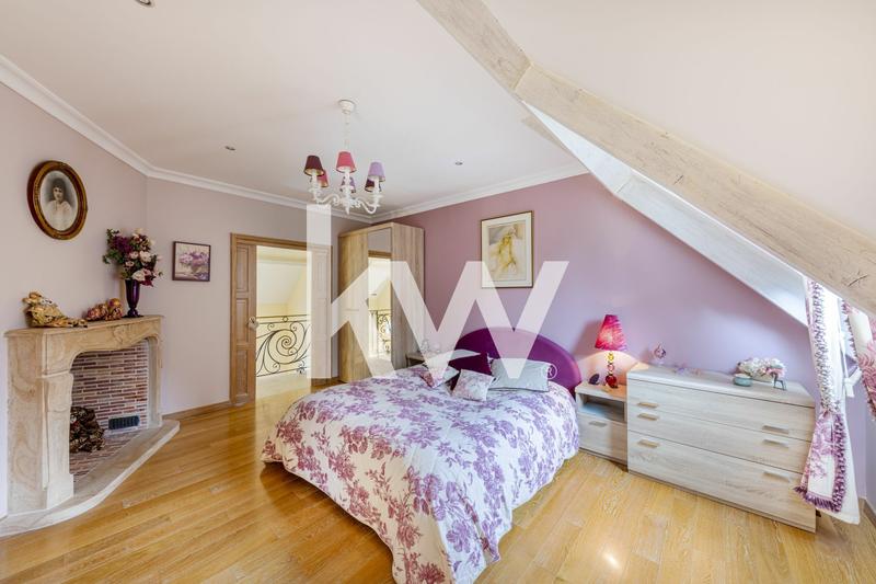 Maison - 218 m² - 7 pièces