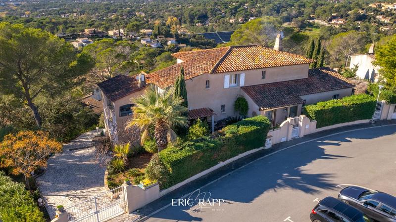 Maison - 222 m² - 7 pièces