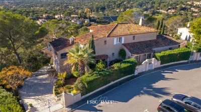 Maison - 222 m² - 7 pièces