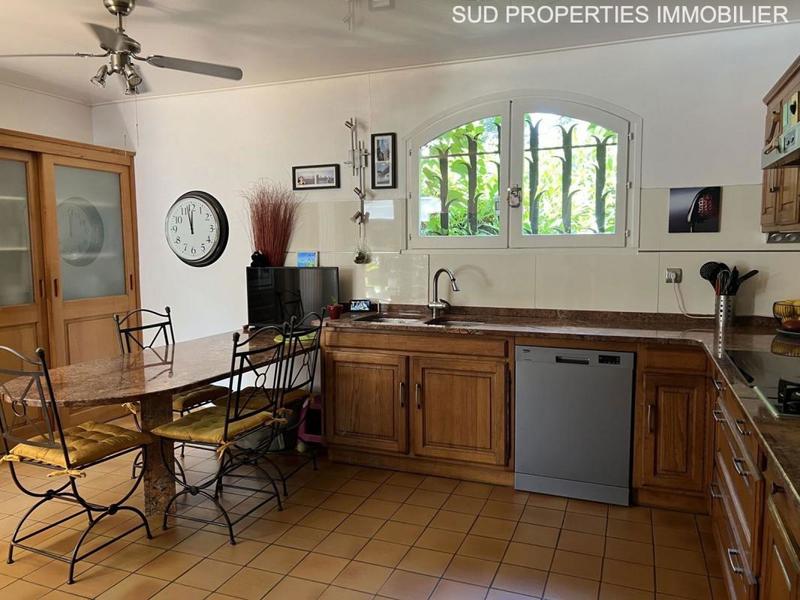 Propriété - 315 m² - 9 pièces