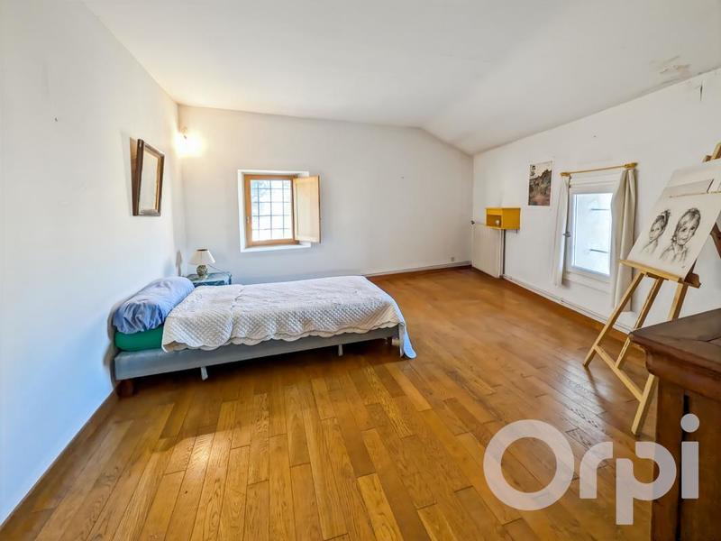 Maison - 285 m² - 9 pièces