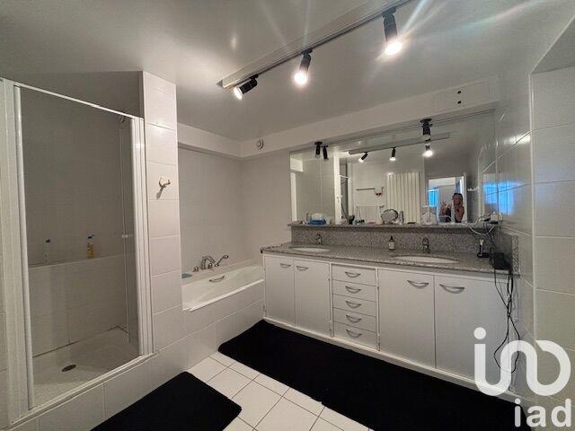 Maison - 300 m² - 10 pièces