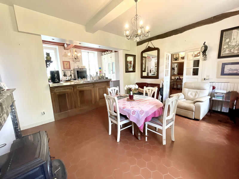 Maison - 206 m² - 8 pièces