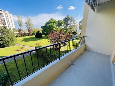 Appartement - 97 m² - 3 pièces