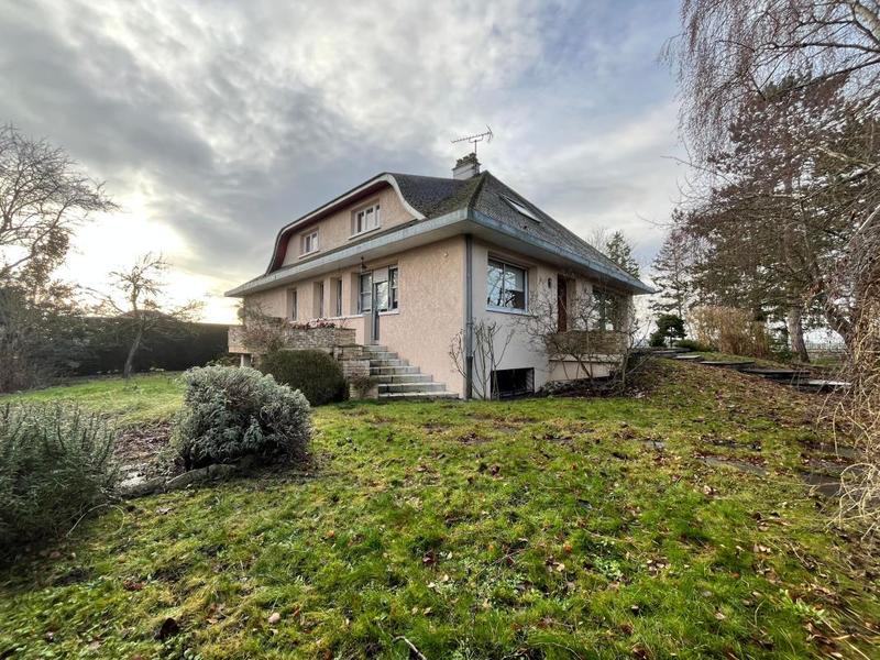 Maison - 247 m² - 7 pièces