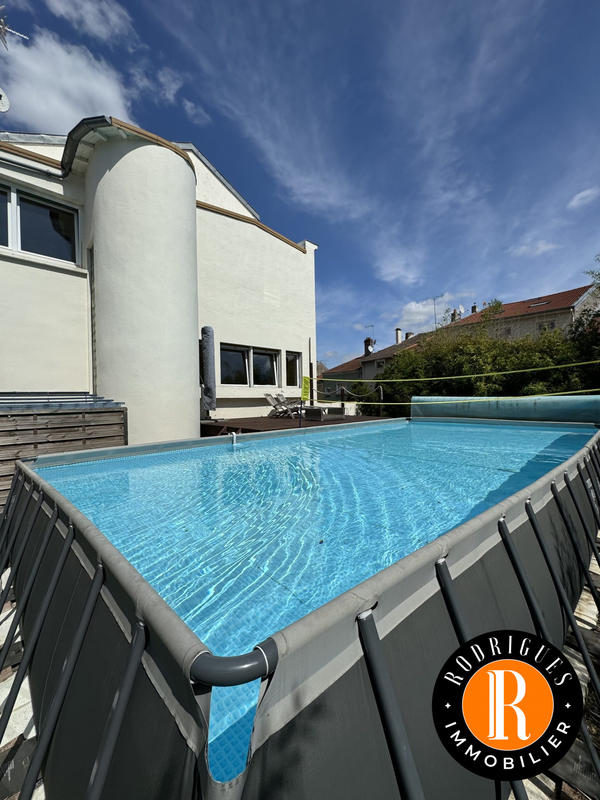 Maison - 285 m² - 12 pièces