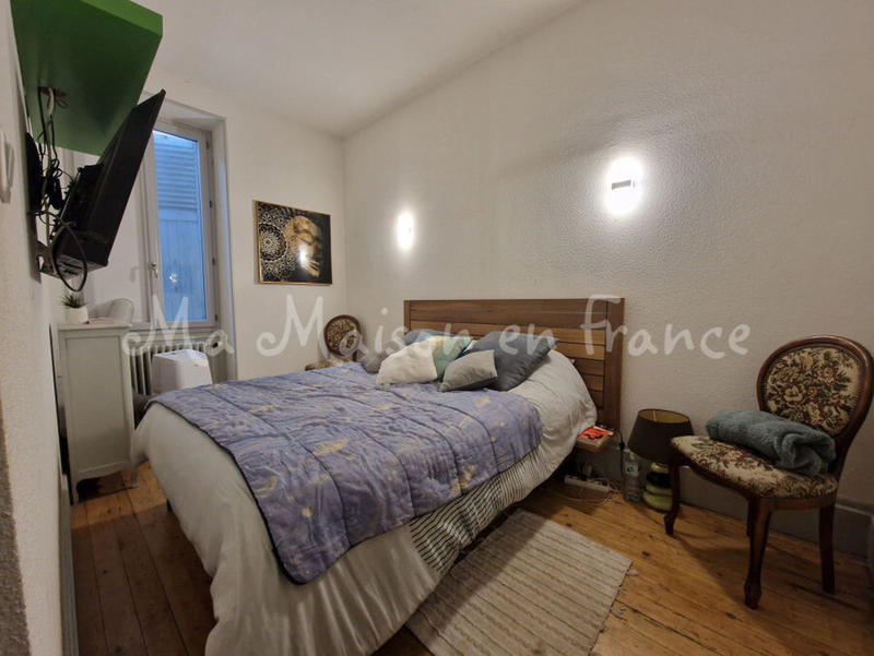 Demeure - 240 m² - 9 pièces