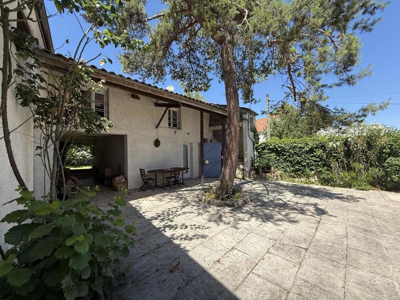 Maison - 250 m² - 10 pièces