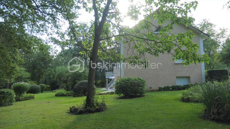 Maison - 310 m² - 7 pièces