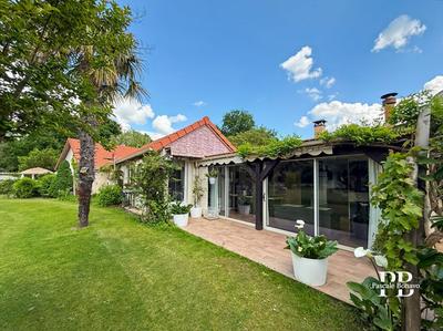 Maison - 248 m² - 9 pièces