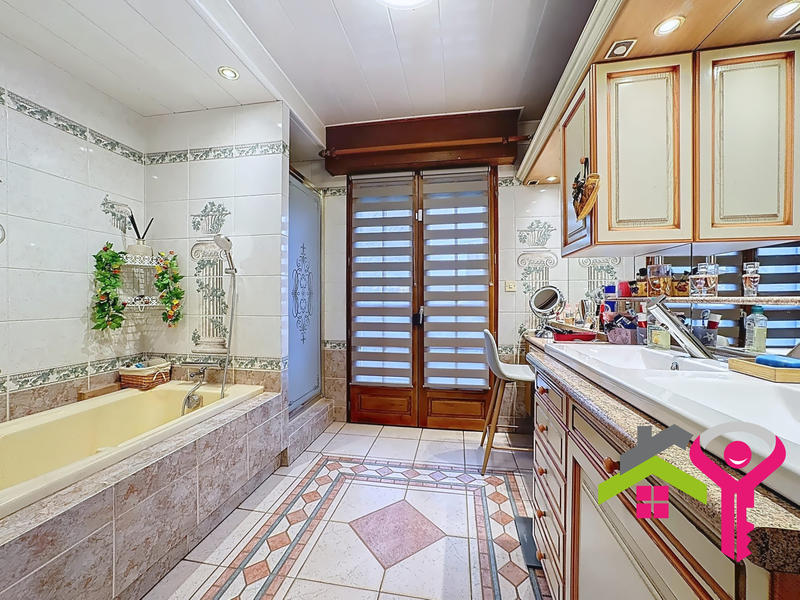 Maison - 150 m² - 8 pièces