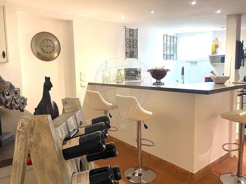 Propriété - 325 m² - 6 pièces