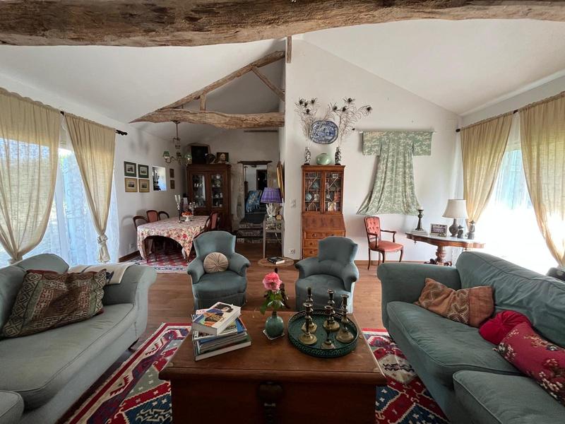 Maison - 240 m² - 9 pièces