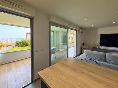 Appartement - 102 m² - 2 pièces