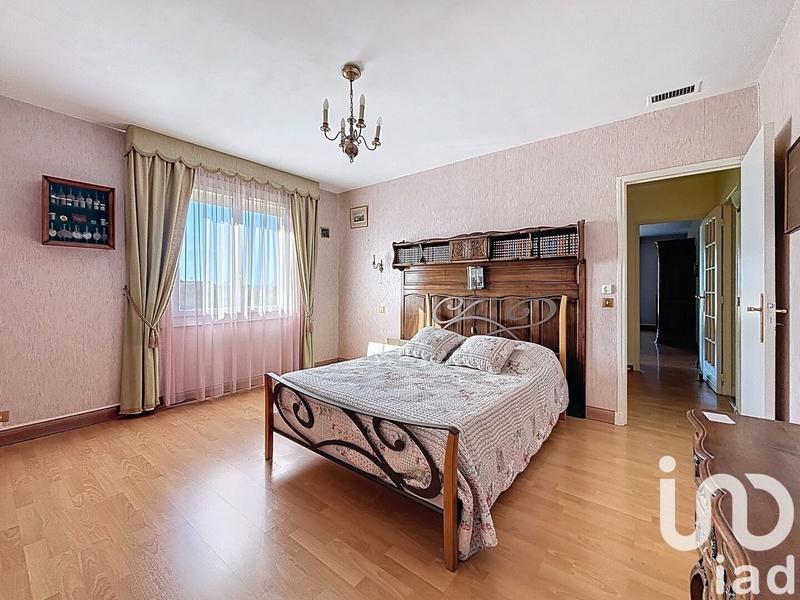 Maison - 280 m² - 7 pièces