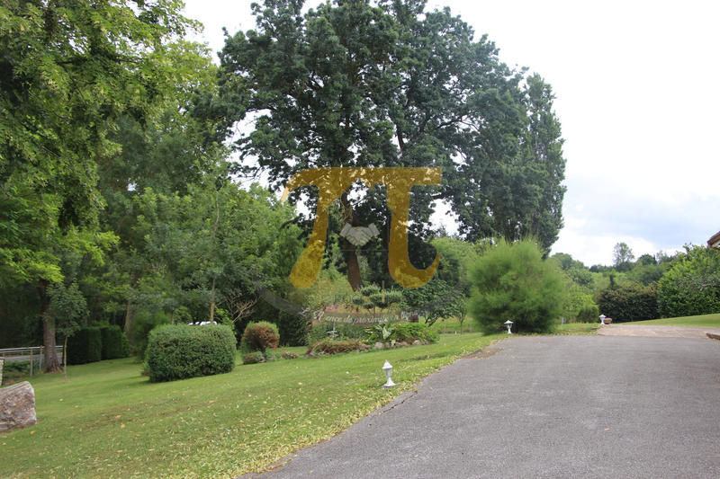 Propriété - 400 m² - 12 pièces