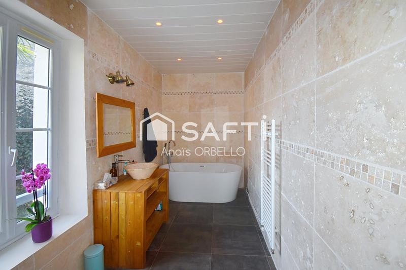 Maison - 250 m² - 8 pièces