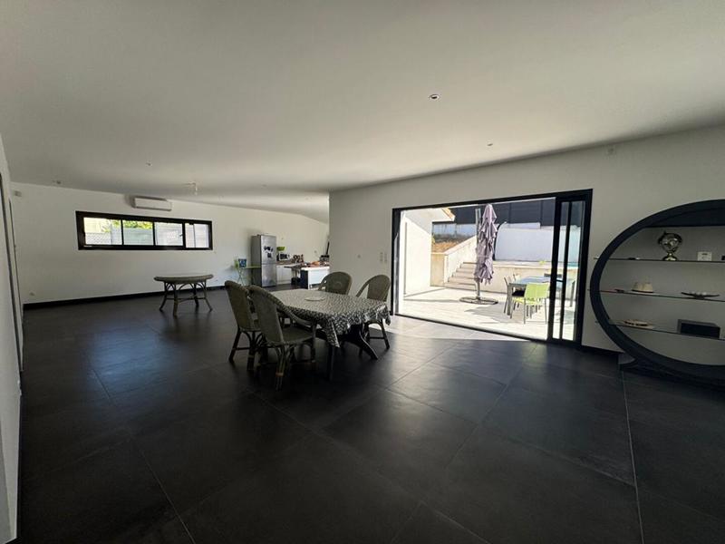 Maison - 202 m² - 8 pièces