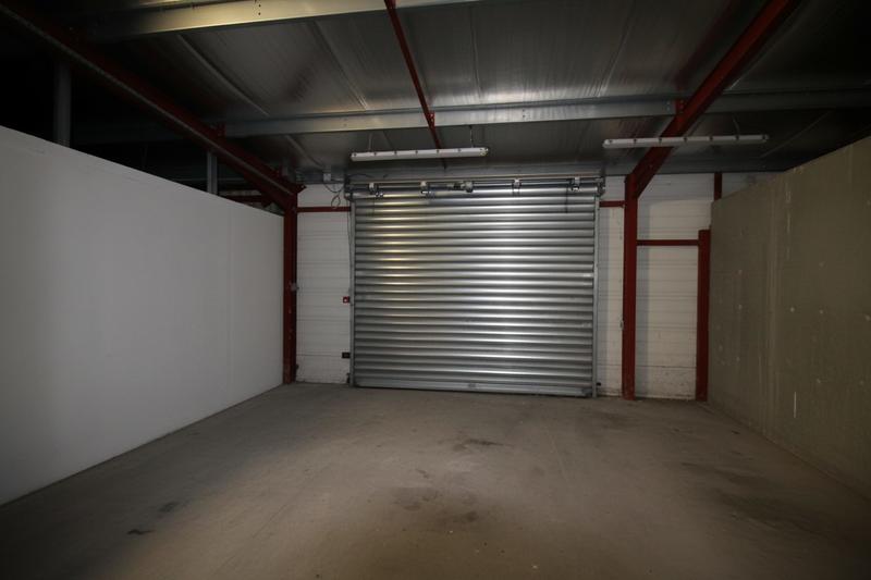 Local d'activités - 296 m²