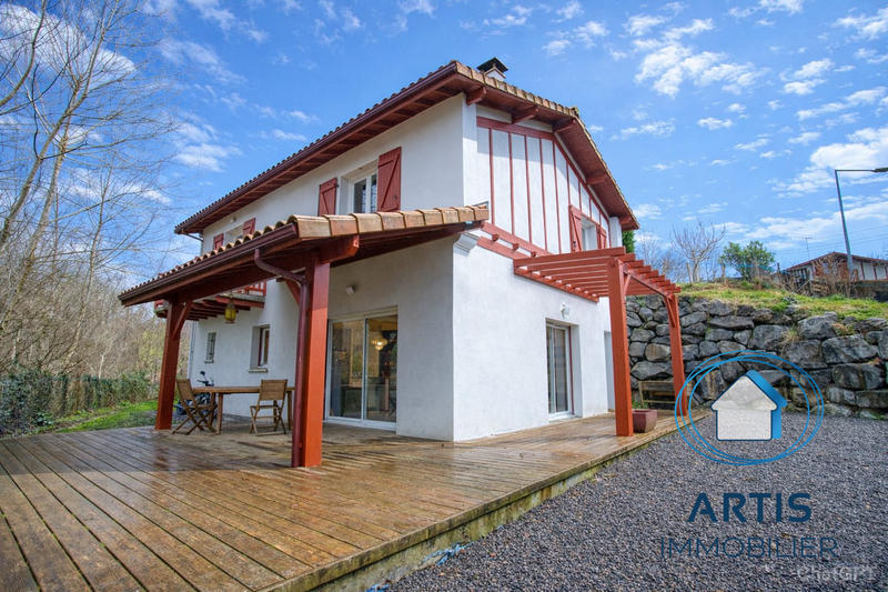 Maison traditionnelle - 135 m² - 5 pièces