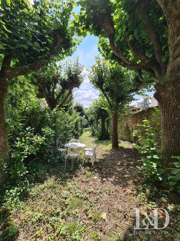 Maison - 230 m² - 13 pièces