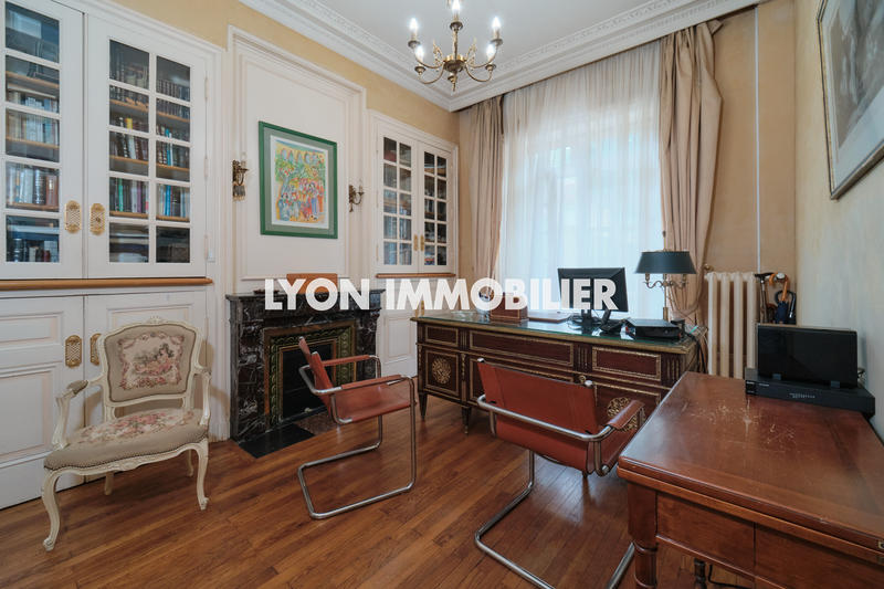 Propriété - 541 m² - 12 pièces