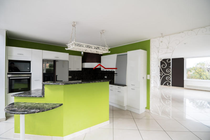 Maison - 200 m² - 10 pièces