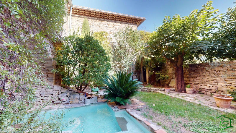 Maison - 202 m² - 6 pièces