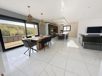 Maison - 149 m² - 4 pièces