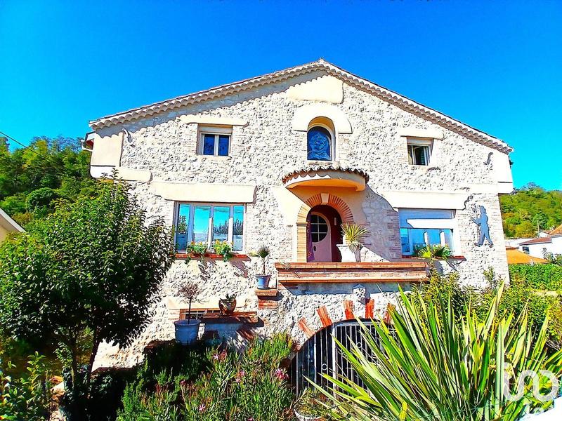 Maison - 240 m² - 6 pièces