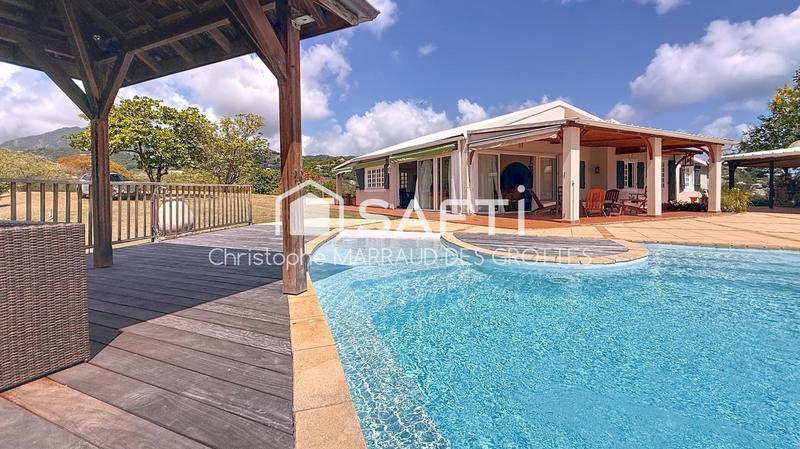 Maison - 221 m² - 7 pièces