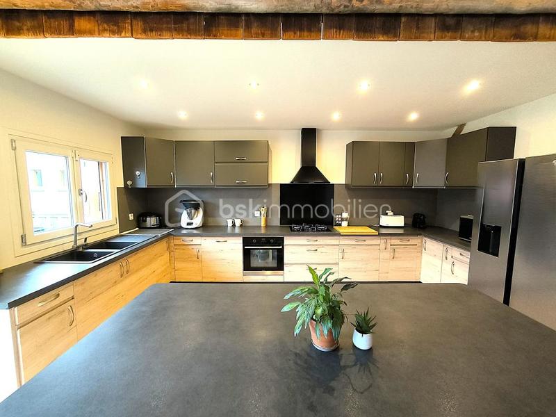 Demeure - 270 m² - 8 pièces