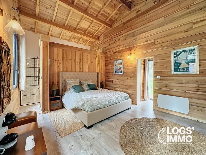 Maison - 260 m² - 8 pièces