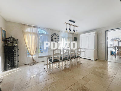 Maison - 195 m² - 8 pièces