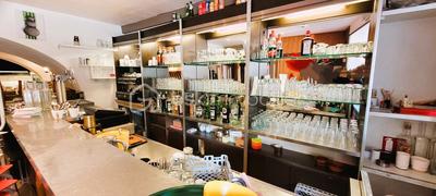 Local commercial - 76 m² - 1 pièce