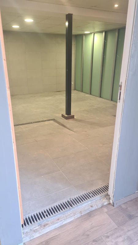 Local commercial - 400 m² - 1 pièce