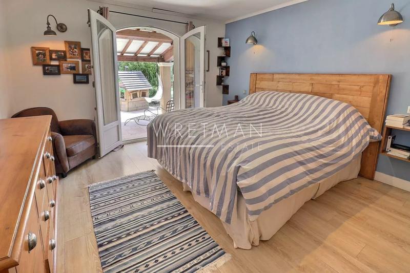 Villa - 232 m² - 9 pièces