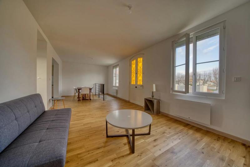 Château - 100 m² - 4 pièces