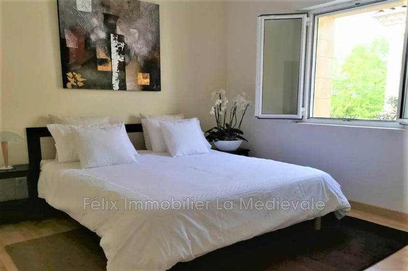 Demeure - 230 m² - 5 pièces