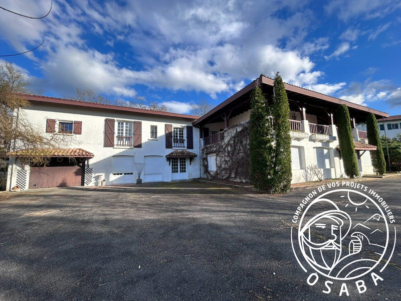 Maison - 311 m² - 8 pièces