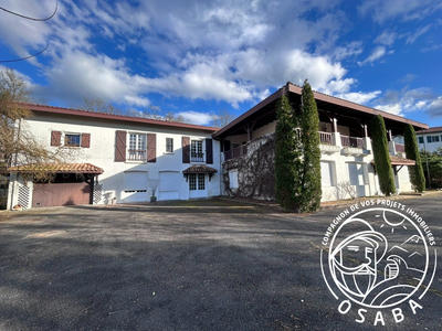 Maison - 311 m² - 8 pièces