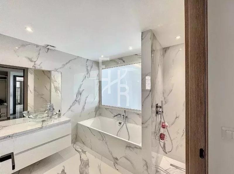 Maison - 389 m² - 8 pièces