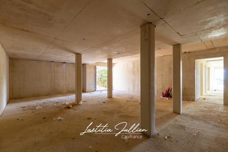 Maison - 250 m² - 5 pièces