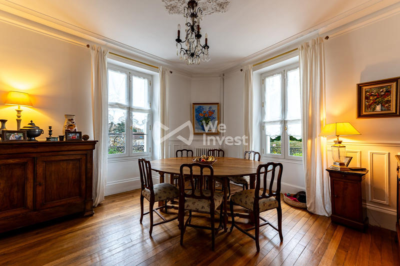 Maison - 195 m² - 9 pièces