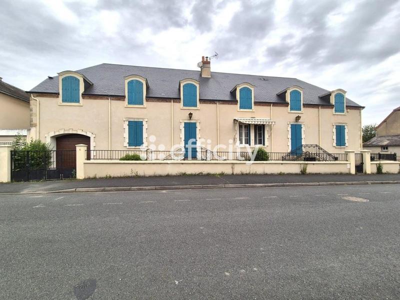 Maison - 345 m² - 14 pièces