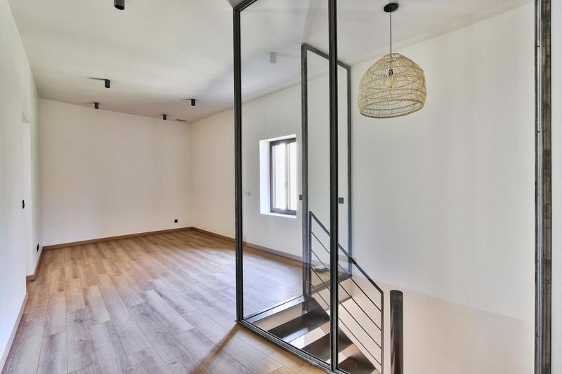 Propriété - 210 m² - 7 pièces