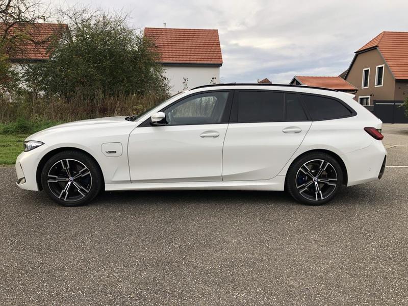 Bmw Série 3 Touring 330e m Sport 292 Pack Innovation Hybride Rechargeable / Toit Ouvrant Attache Remorque Camera de Recul Phares Lazer Harman Kardon
