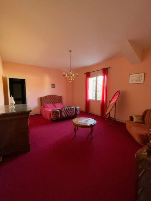 Maison - 275 m² - 10 pièces